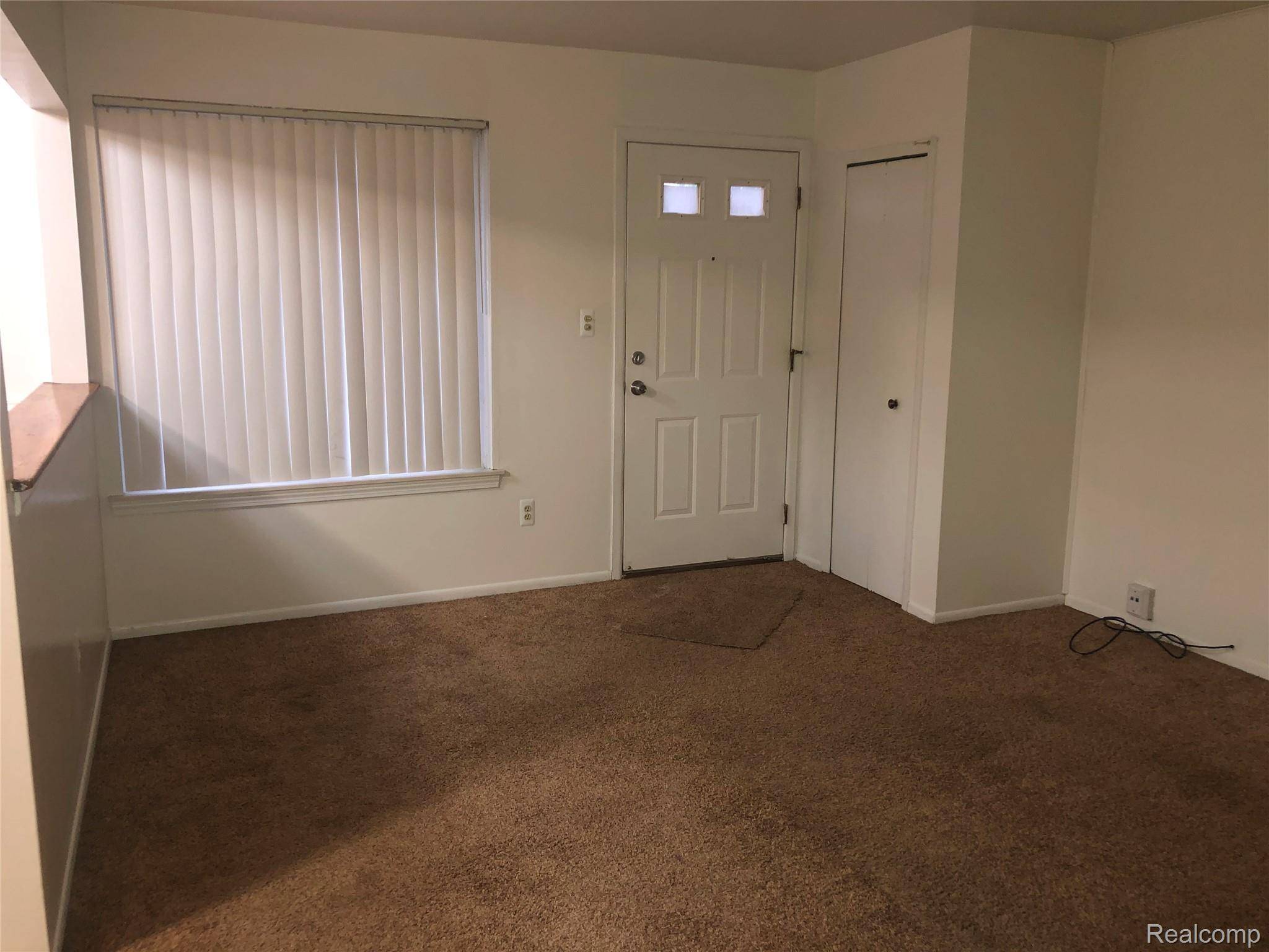 Redford, MI 48240,18633 Negaunee