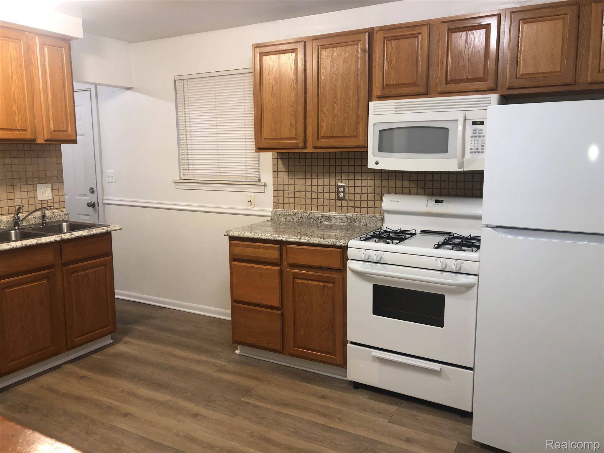 Redford, MI 48240,18633 Negaunee