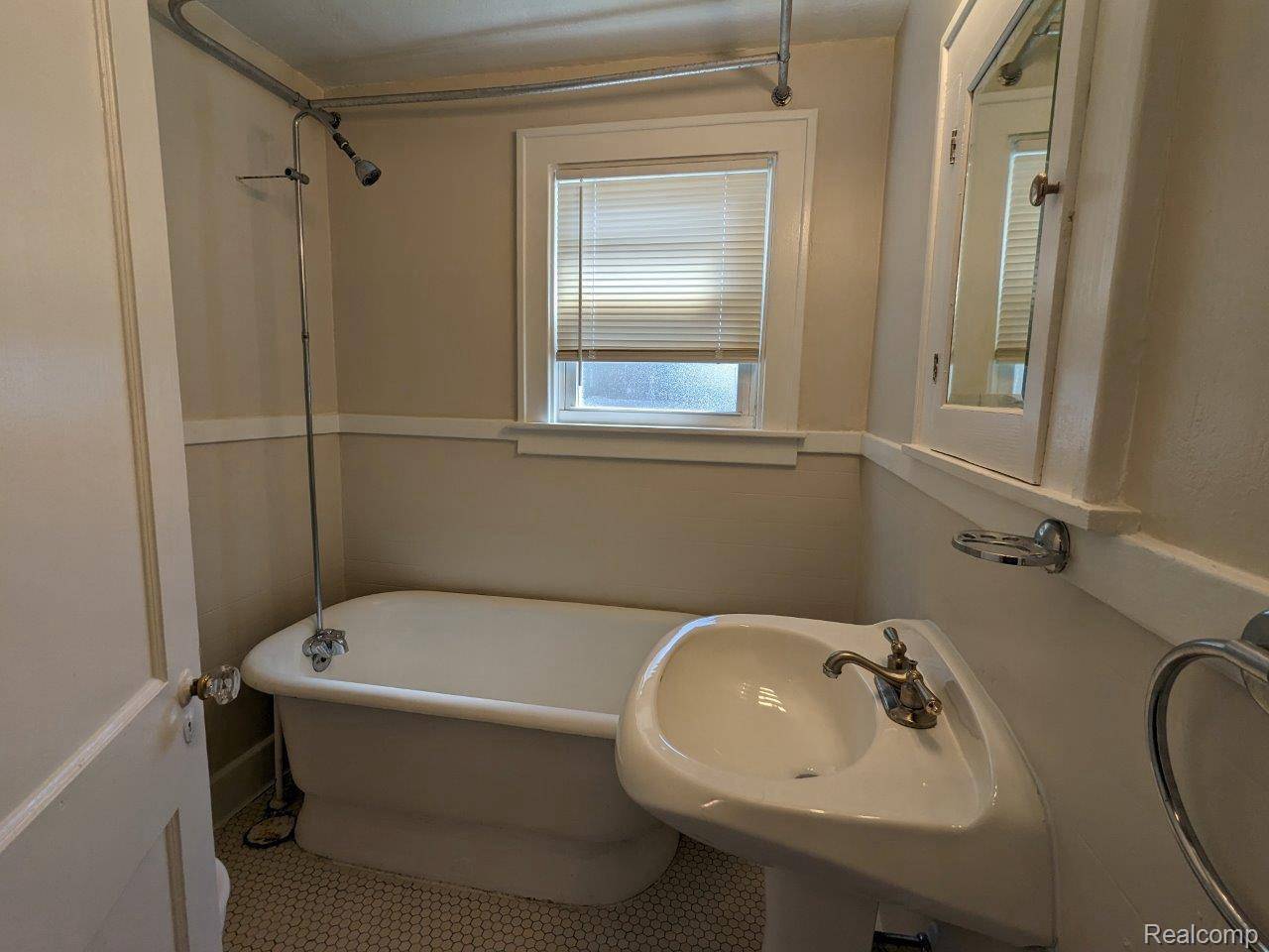 Clawson, MI 48017,203 Gladwin