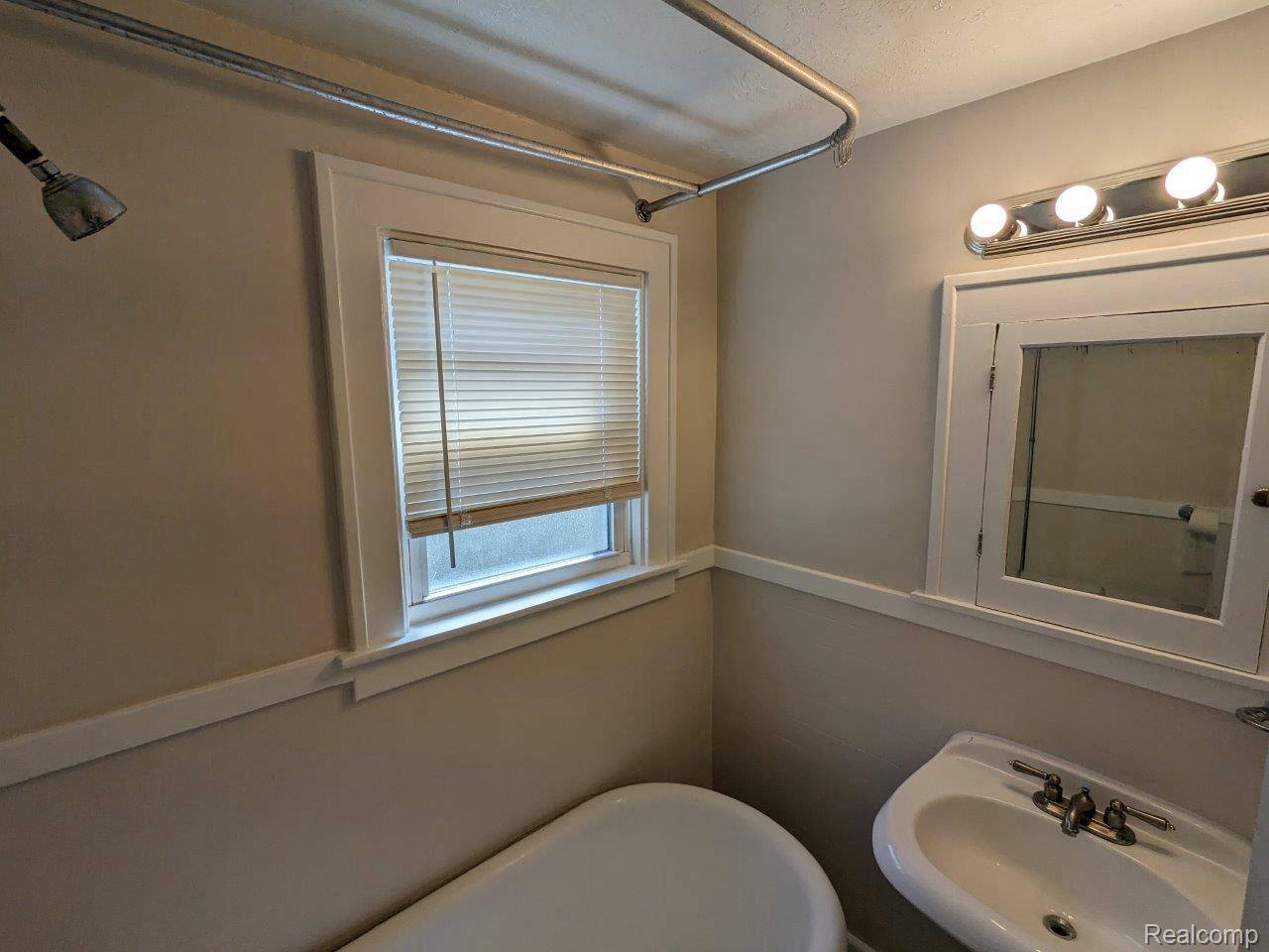 Clawson, MI 48017,203 Gladwin