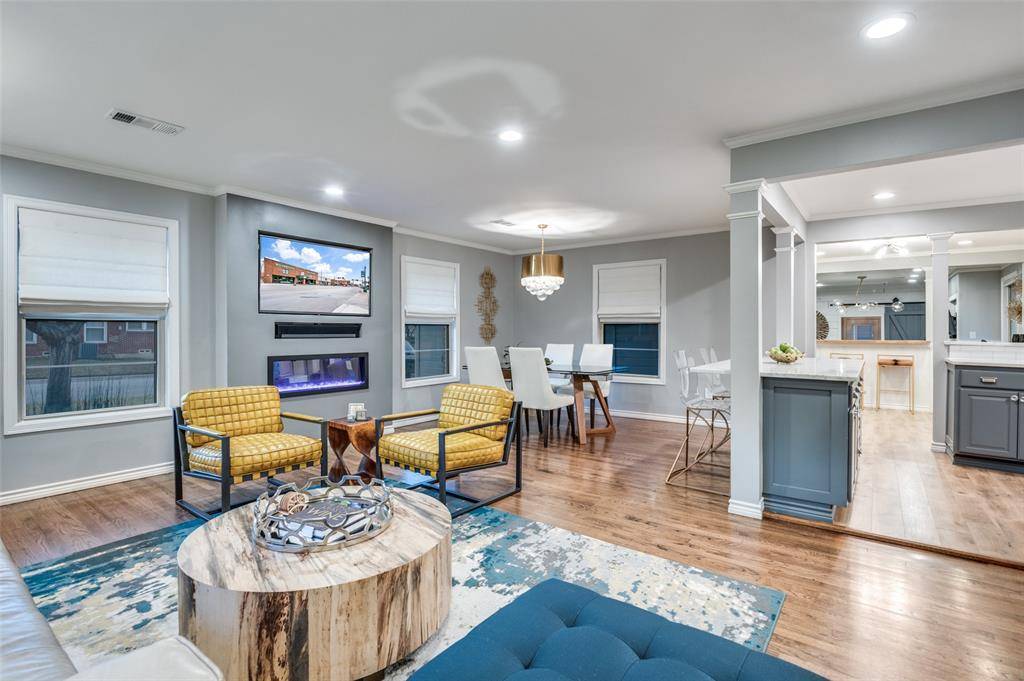 Grapevine, TX 76051,907 E Texas Street