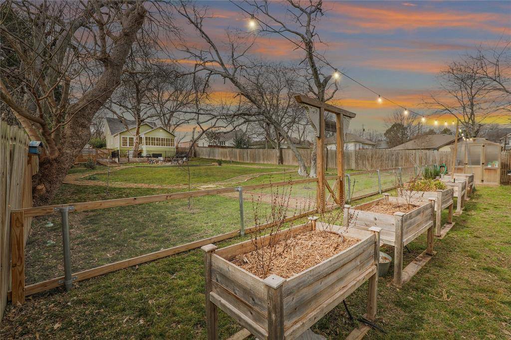 Mckinney, TX 75069,207 S College Street