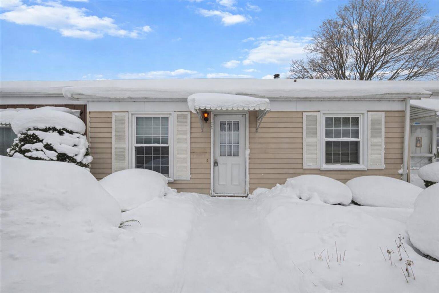 Jenison, MI 49428,7763 Coachman LN