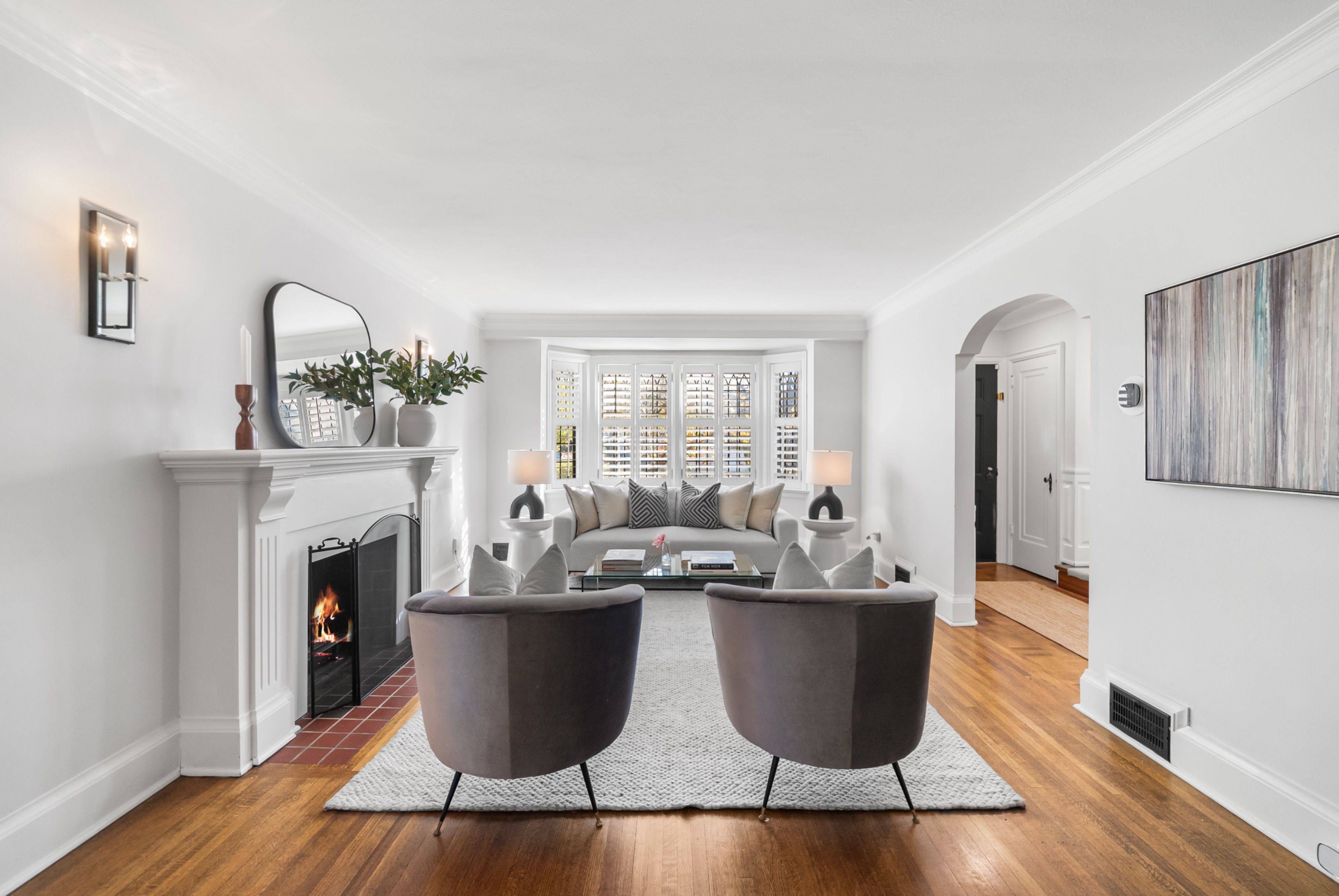 Toronto C11, ON M4G 3G3,10 Heather RD