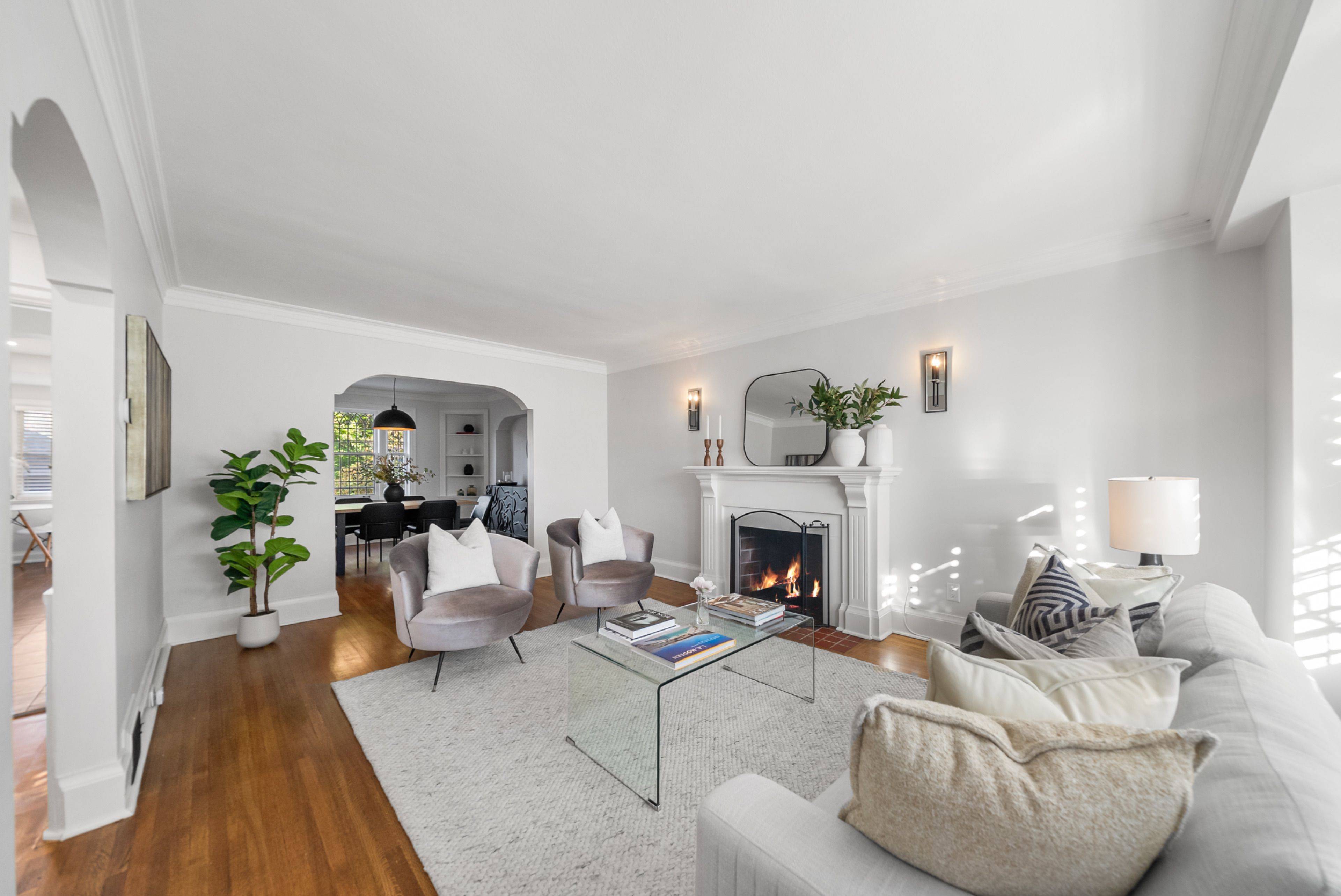 Toronto C11, ON M4G 3G3,10 Heather RD