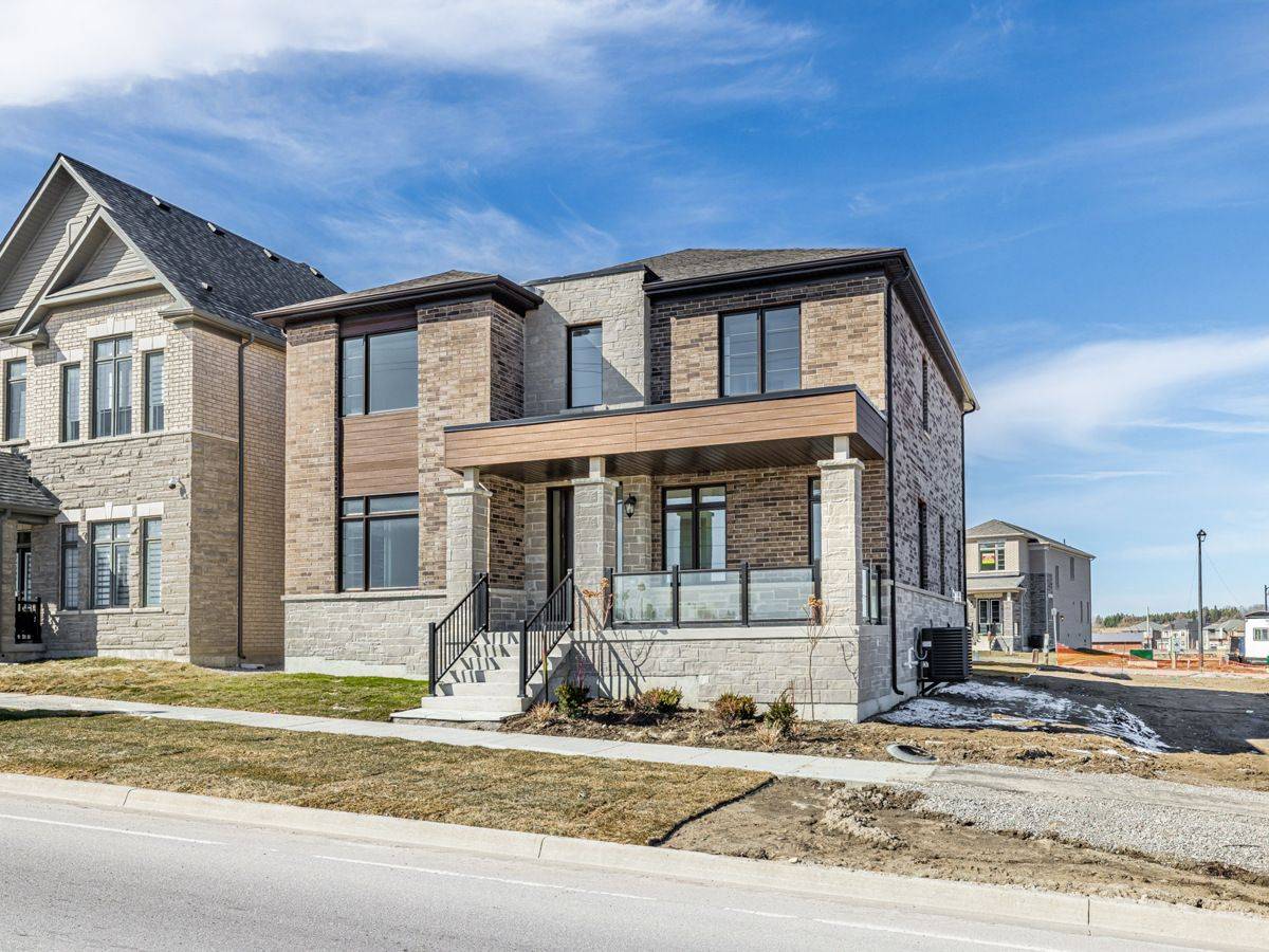 17 Rowe ST, Bradford West Gwillimbury, ON L3Z 4M9