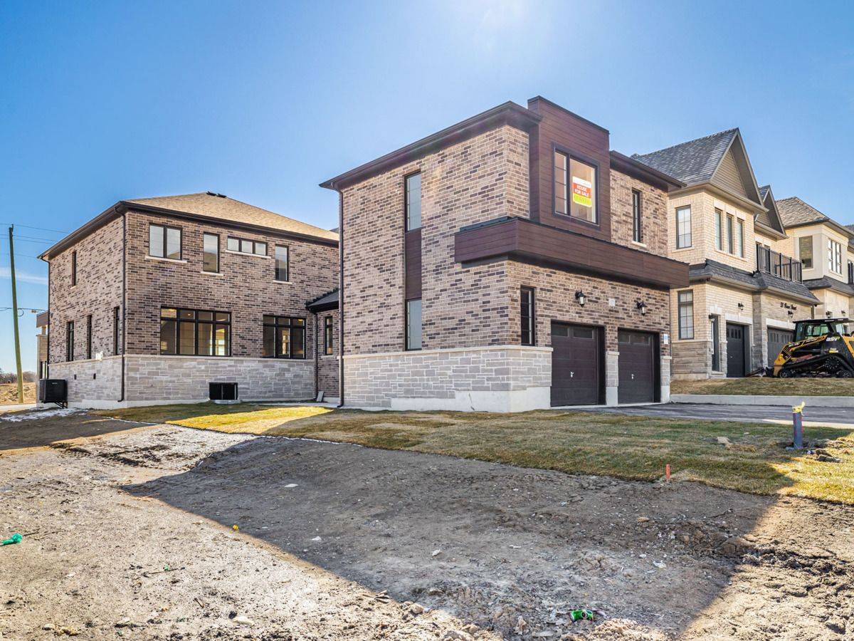 17 Rowe ST, Bradford West Gwillimbury, ON L3Z 4M9