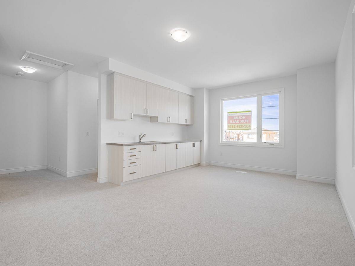 17 Rowe ST, Bradford West Gwillimbury, ON L3Z 4M9