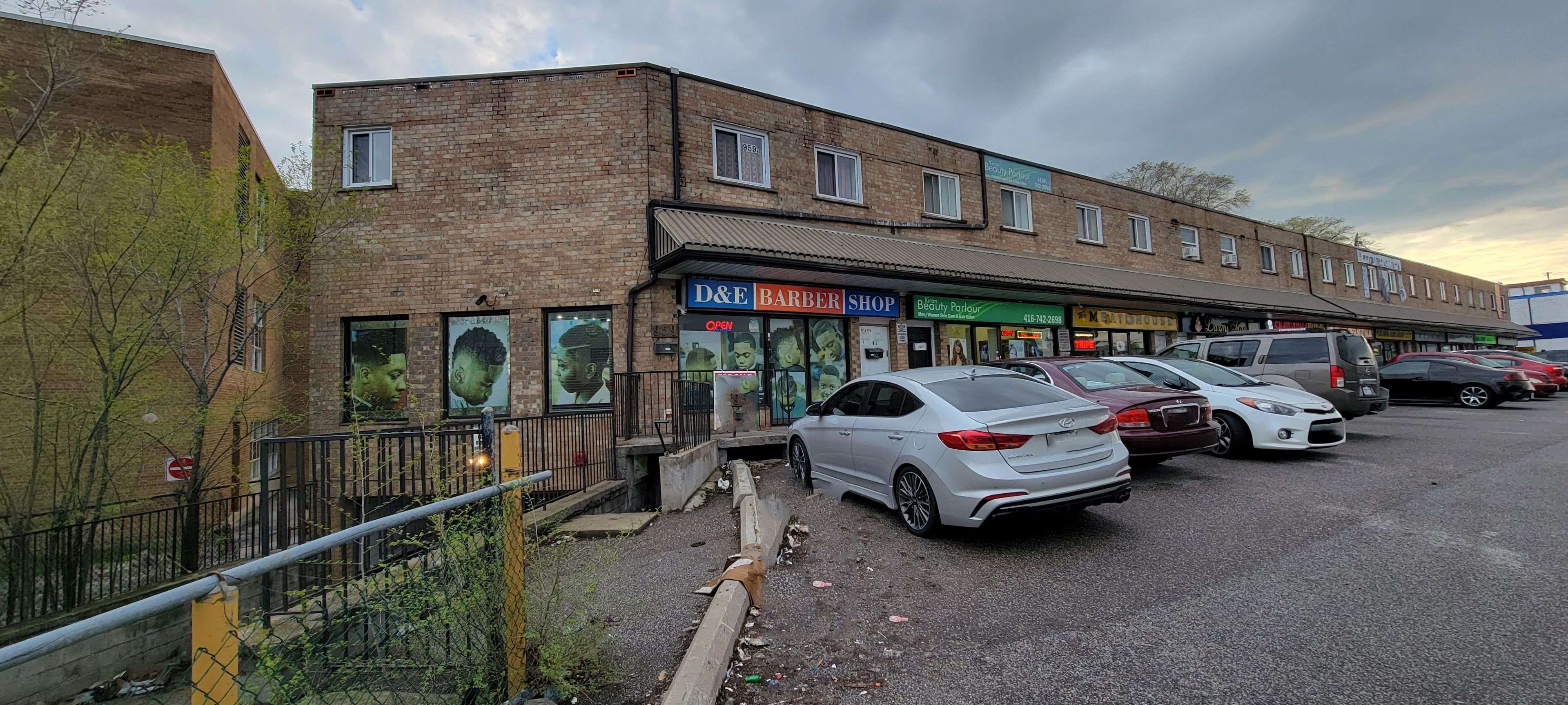 Toronto W10, ON M9V 1A6,959 Albion RD