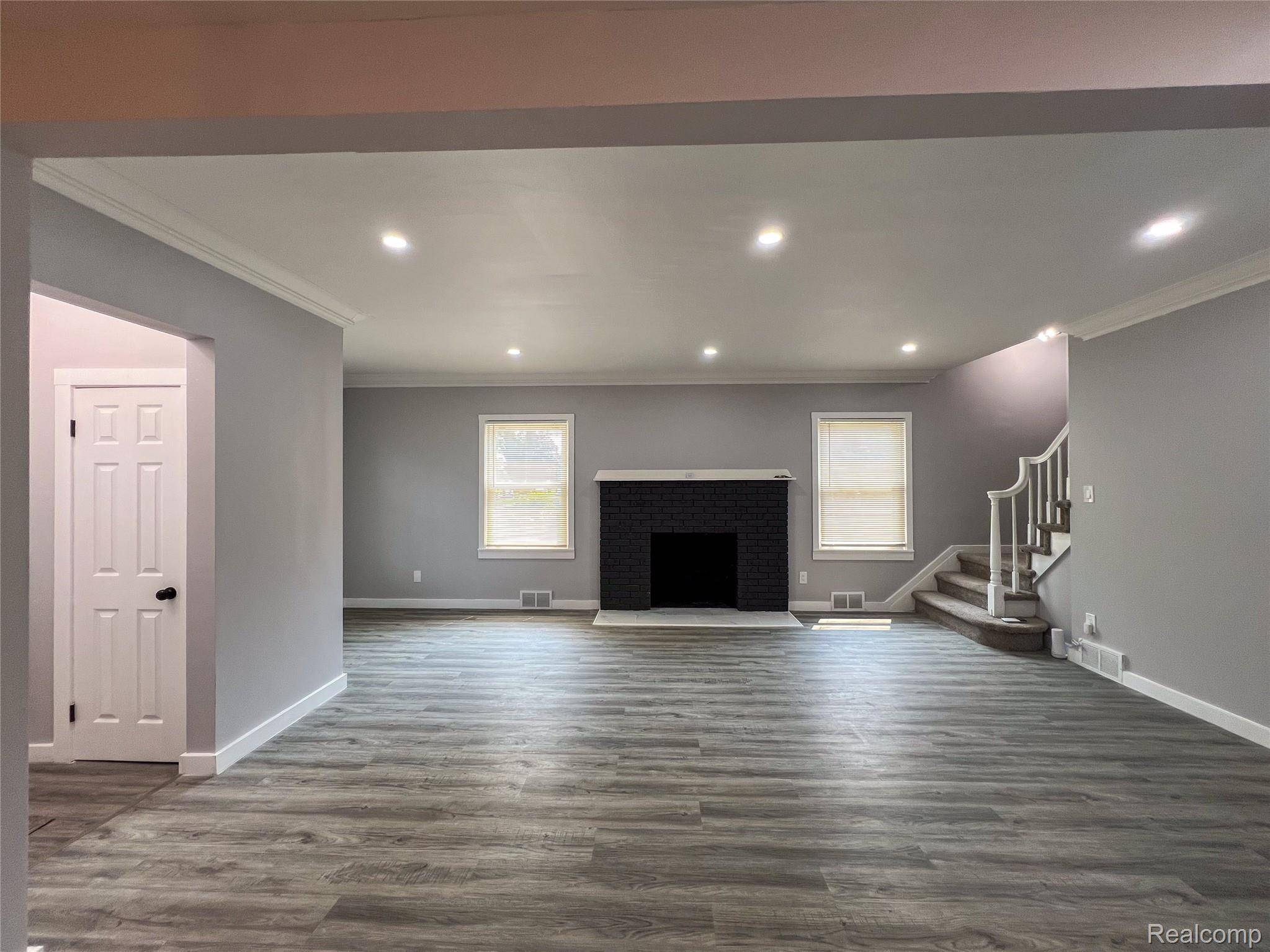 Detroit, MI 48221,18603 Roselawn ST