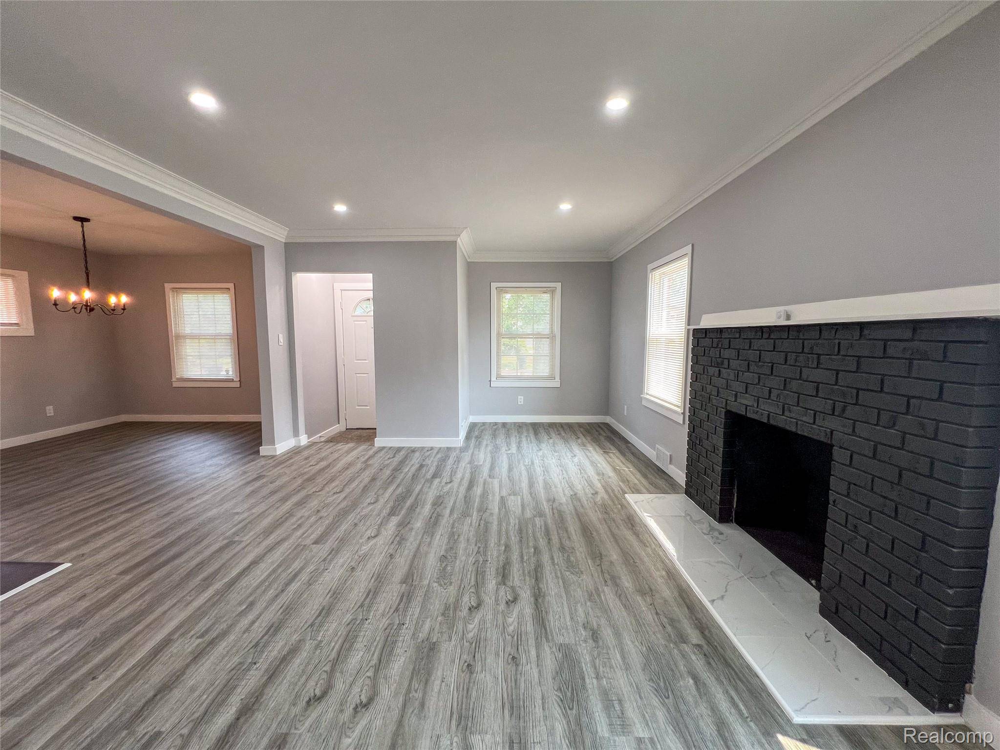 Detroit, MI 48221,18603 Roselawn ST