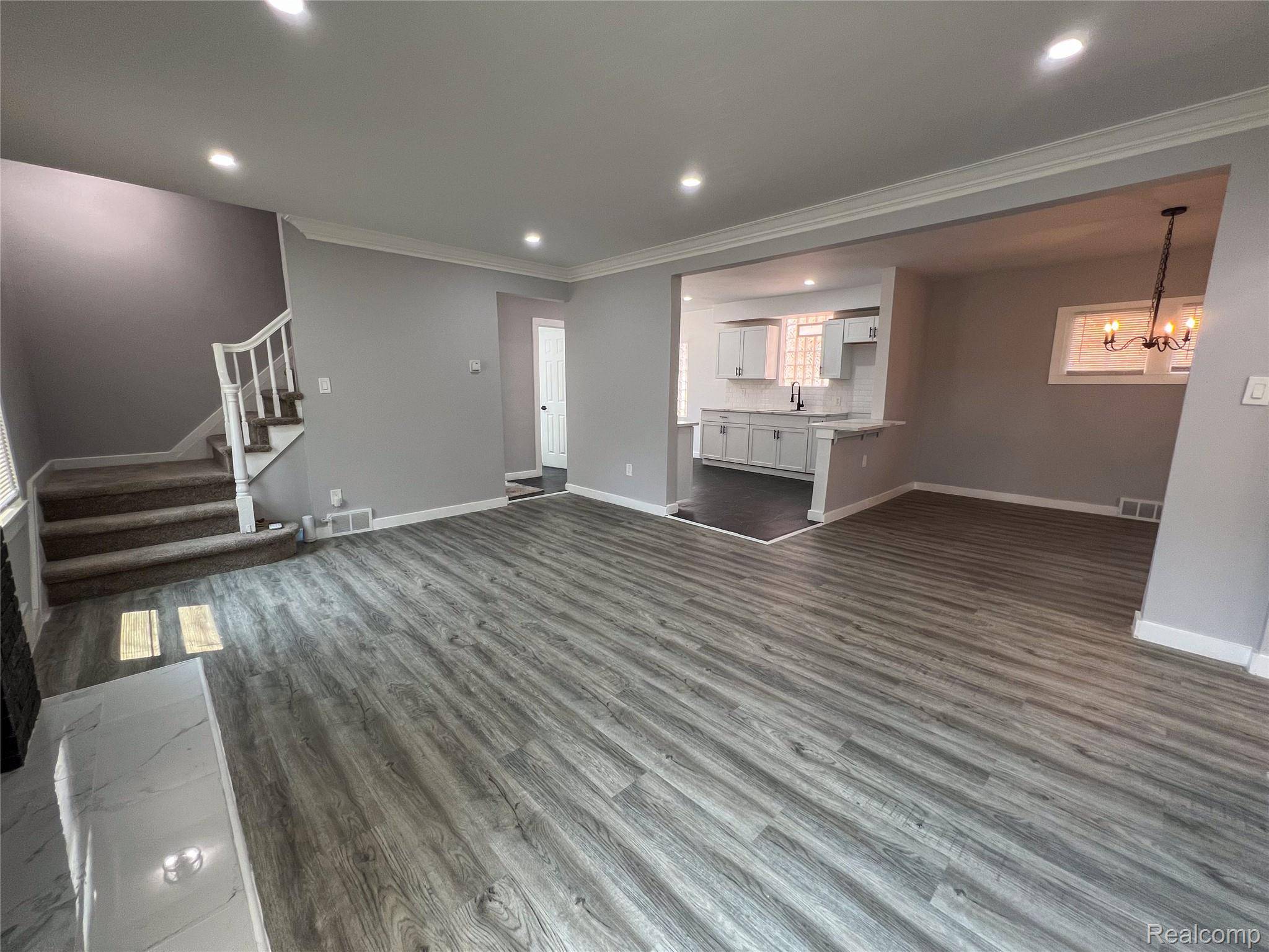 Detroit, MI 48221,18603 Roselawn ST