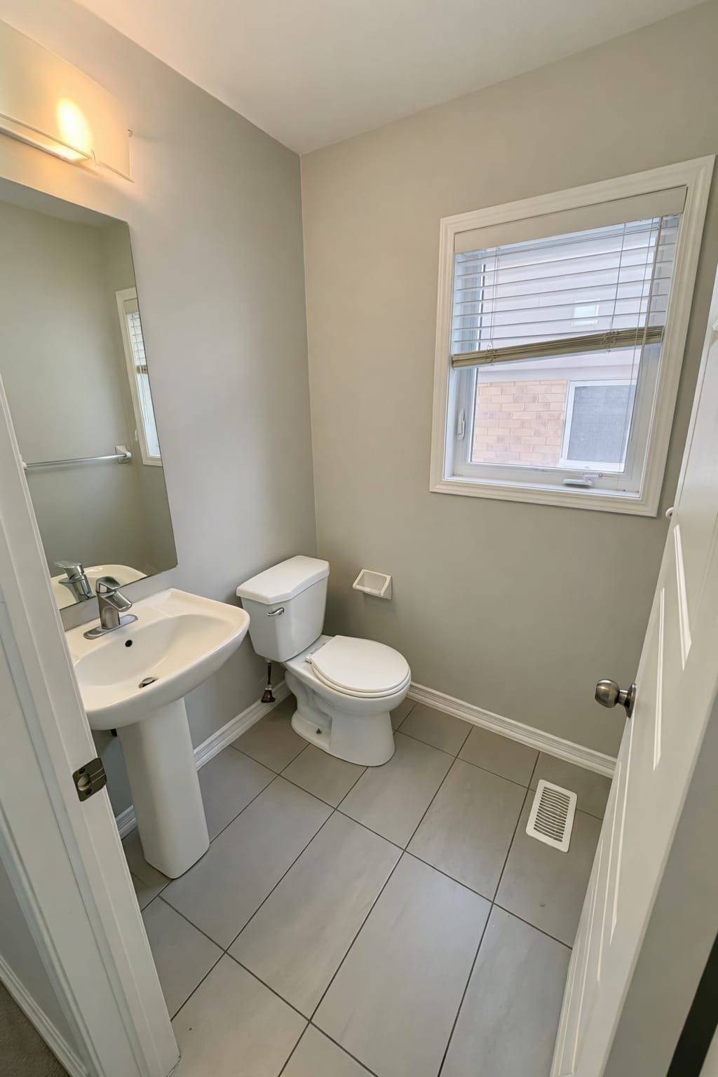 Brantford, ON N3T 0P3,24 Longboat RUN W