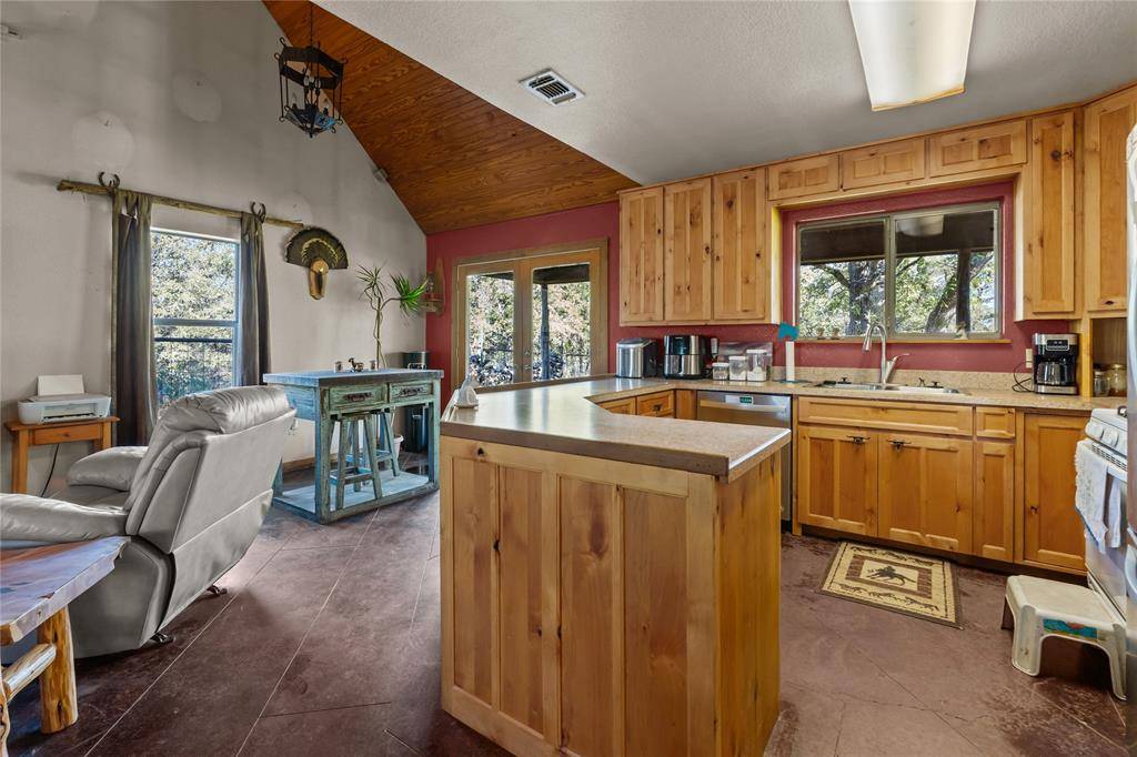 Springtown, TX 76082,262 N Cheyenne Trail