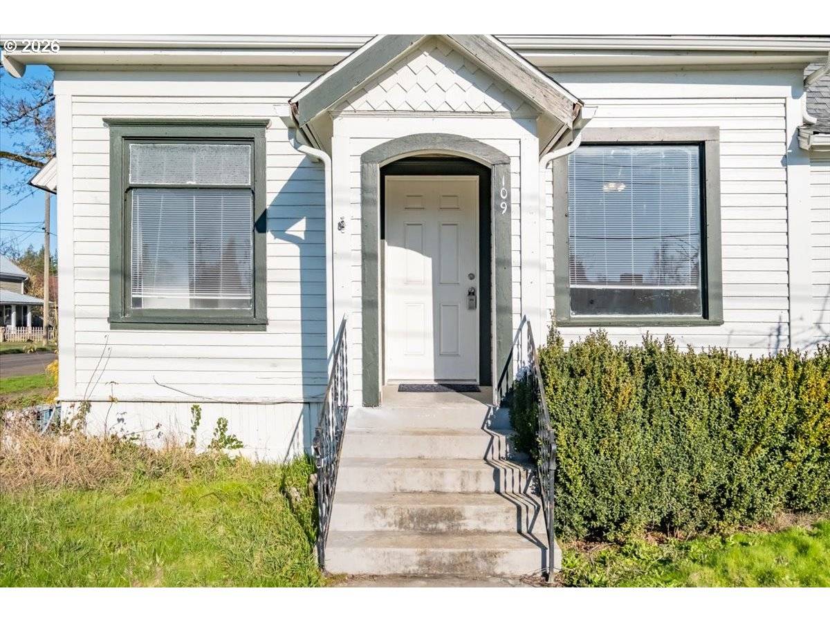 Lebanon, OR 97355,109 E ISABELLA ST