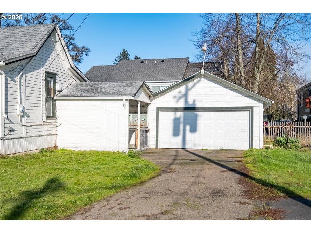 Lebanon, OR 97355,109 E ISABELLA ST