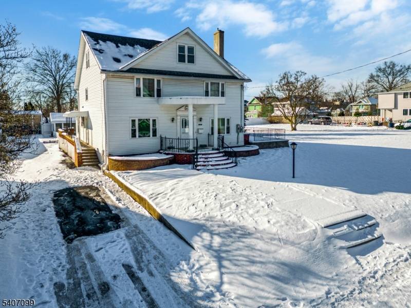 Somerville Boro, NJ 08876,382 E Main St