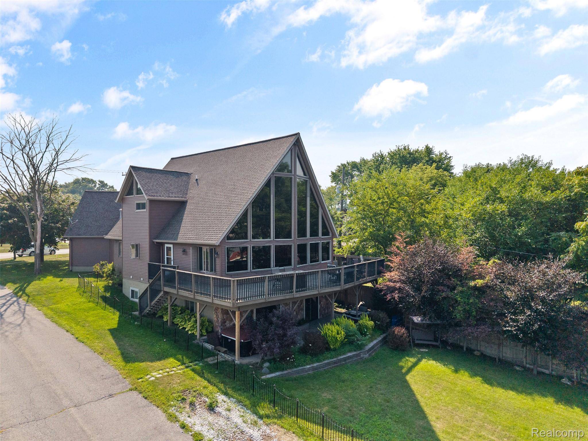 Port Huron, MI 48060,1907 Riverside DR