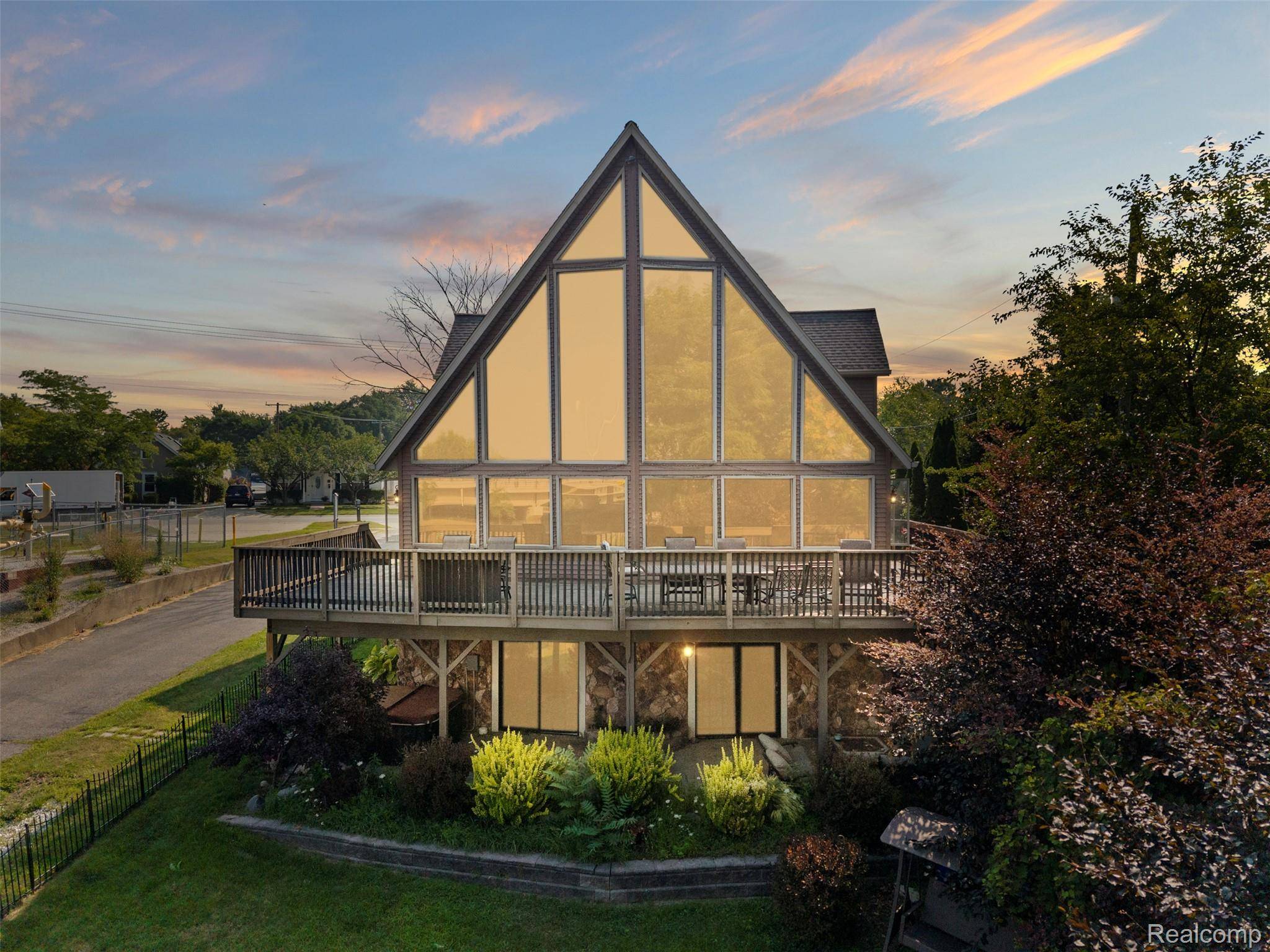 Port Huron, MI 48060,1907 Riverside DR