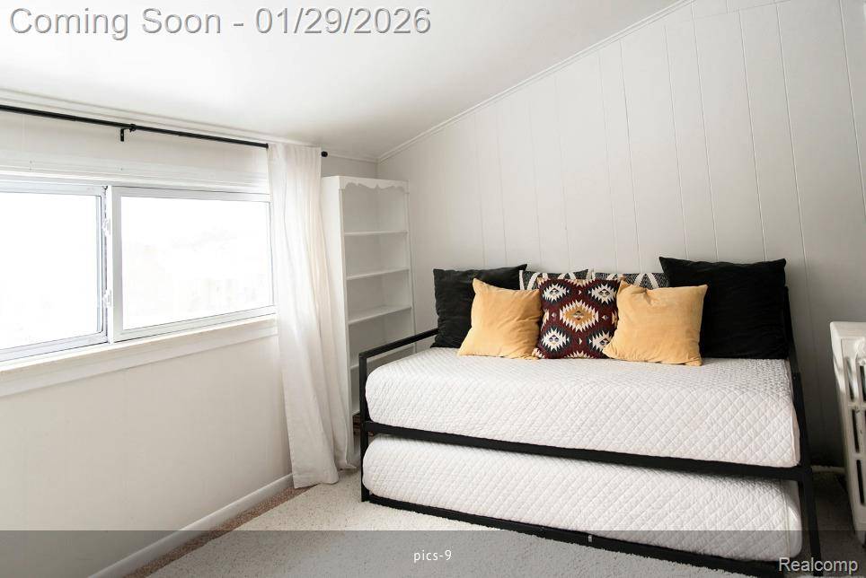 Dearborn, MI 48124,22101 Nowlin ST