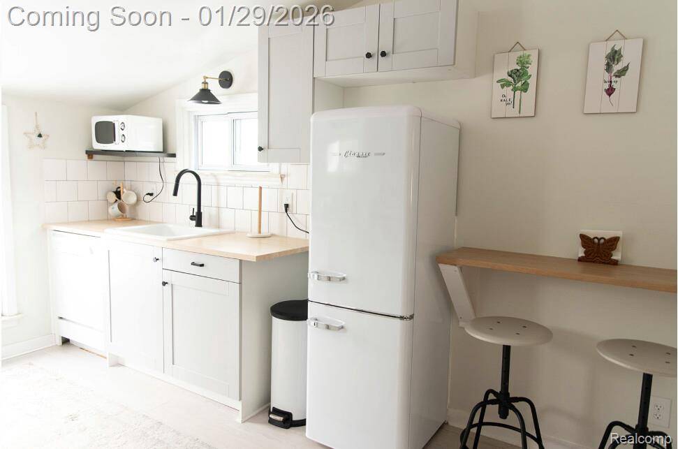 Dearborn, MI 48124,22101 Nowlin ST