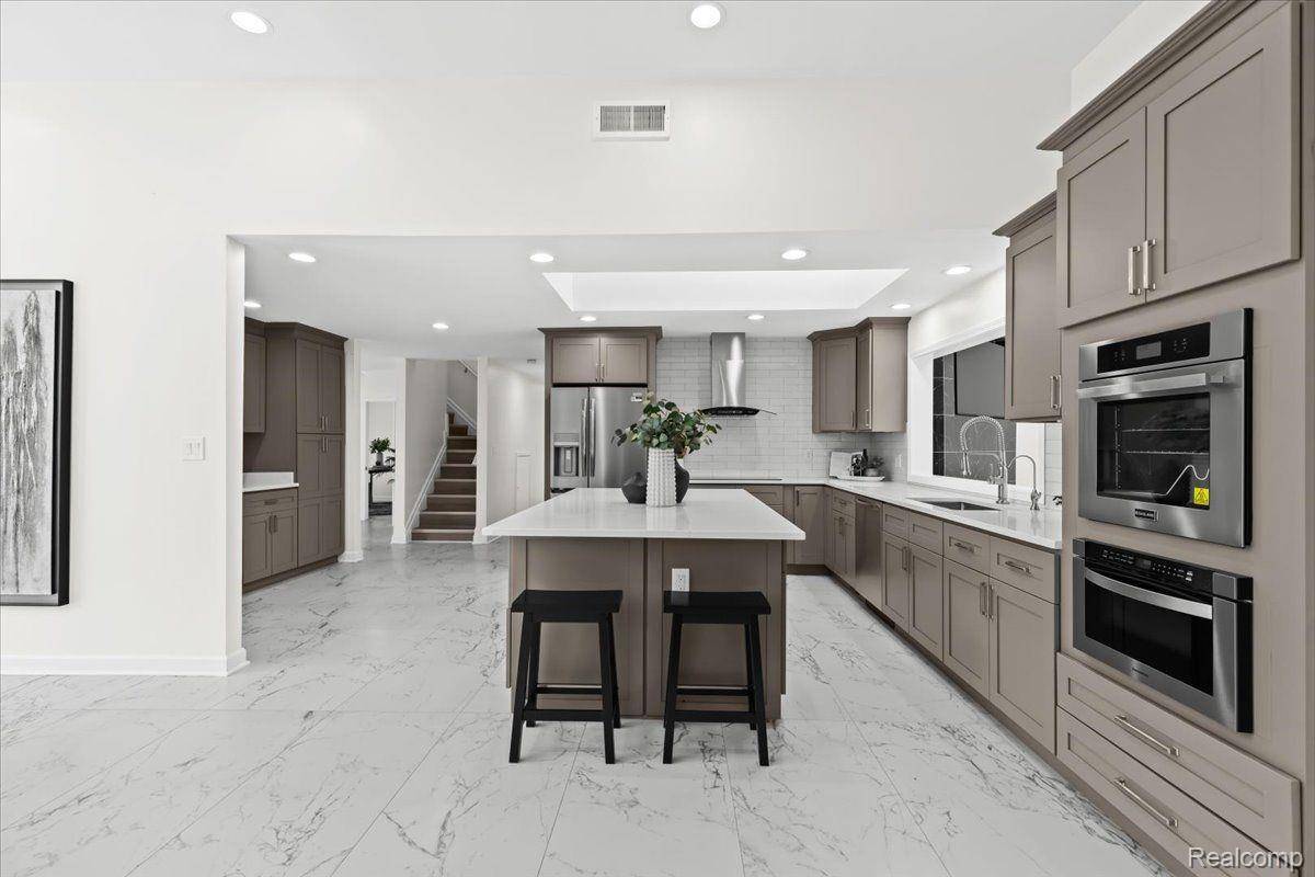 Canton, MI 48188,49712 Geddes RD