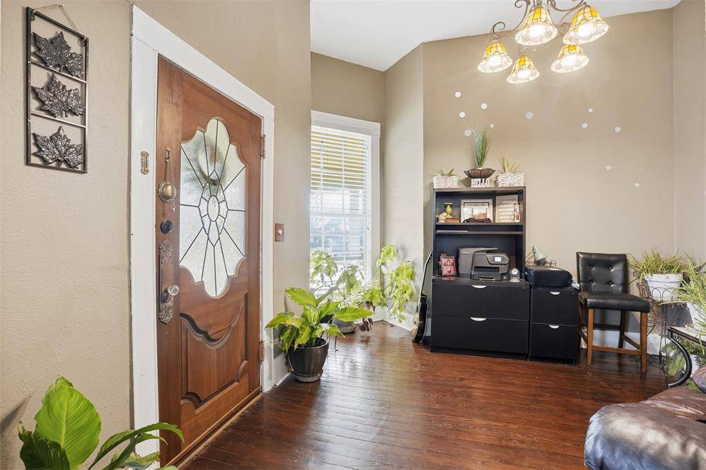 Cleburne, TX 76033,114 S Field Street