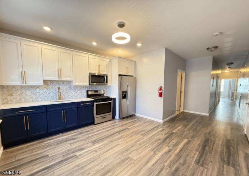 Newark City, NJ 07103,754 756s11th St