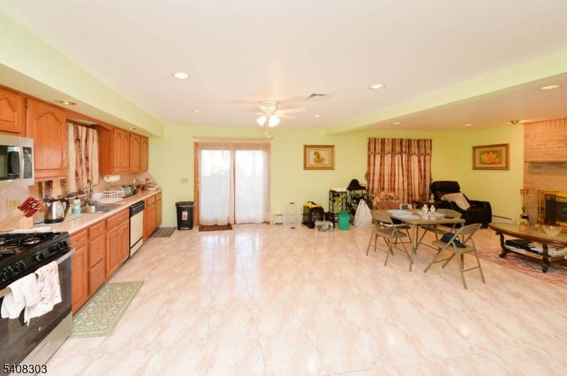 Hawthorne Boro, NJ 07506,121 Frederick Ave #2