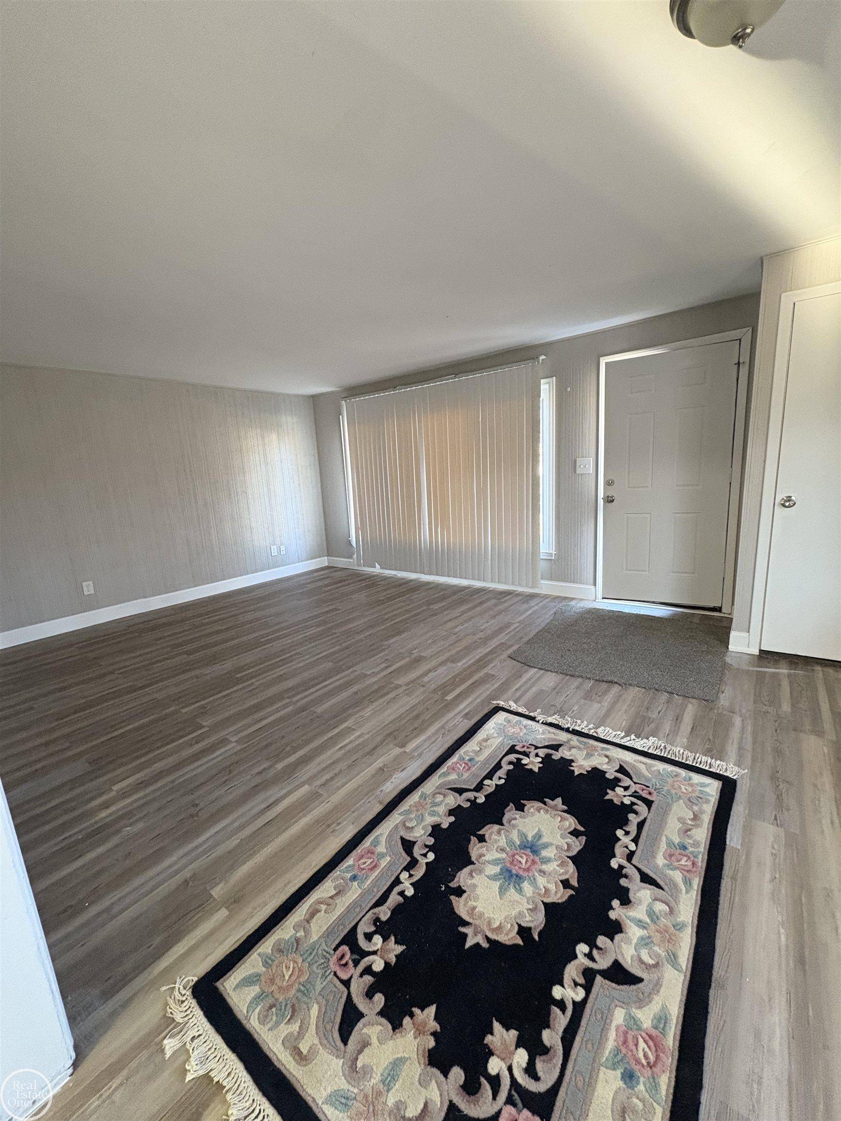 Saint Clair Shores, MI 48080,21700 Elizabeth ST