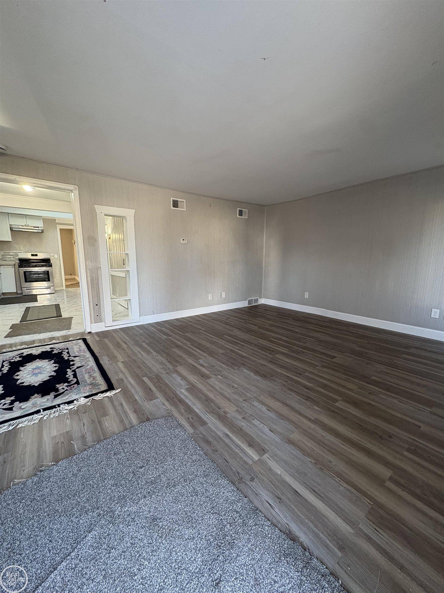 Saint Clair Shores, MI 48080,21700 Elizabeth ST