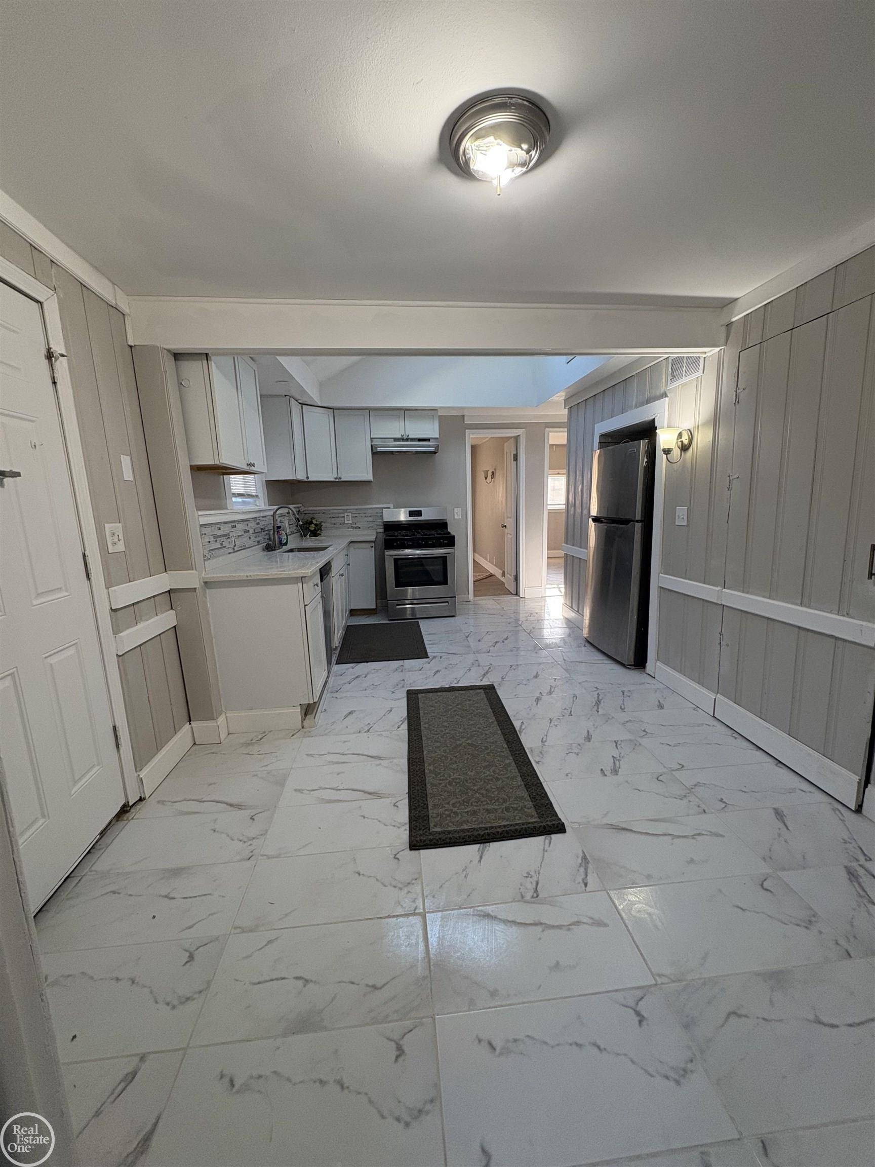 Saint Clair Shores, MI 48080,21700 Elizabeth ST