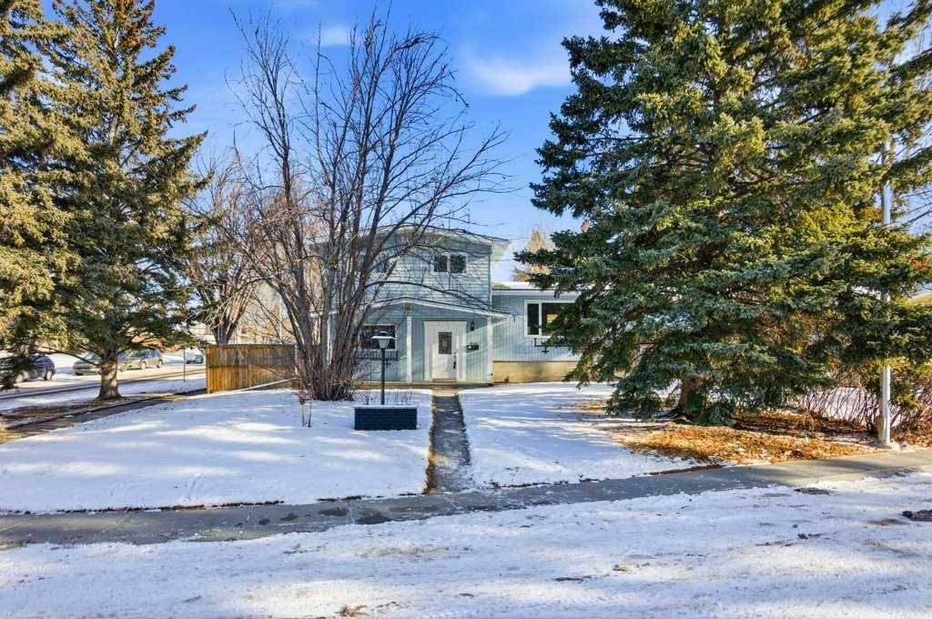 Calgary, AB T2L 2A2,3703 Valdes PL NW