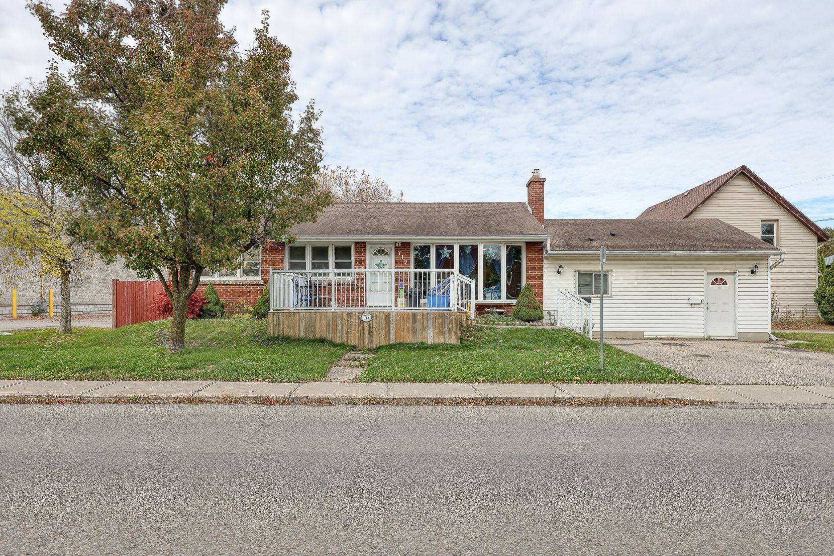 Woodstock, ON N4S 1L5,719 Peel ST