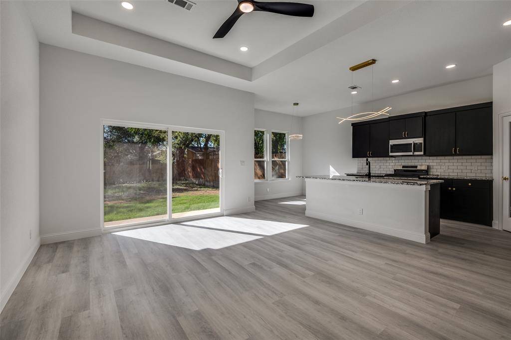 Grand Prairie, TX 75051,2209 W E Roberts Street