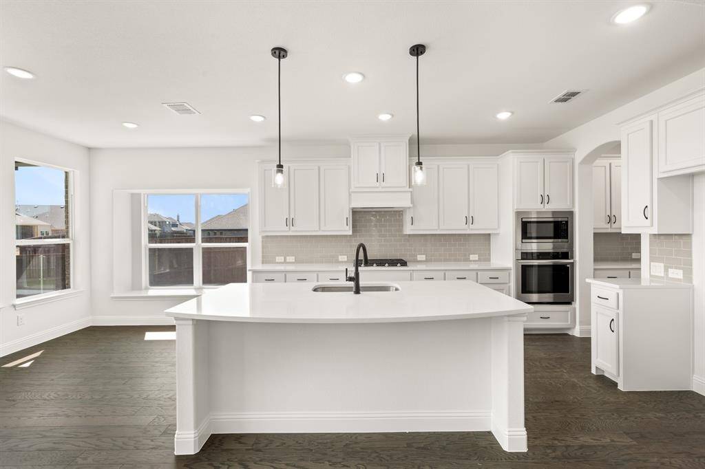 Joshua, TX 76058,7800 Barley Field Street