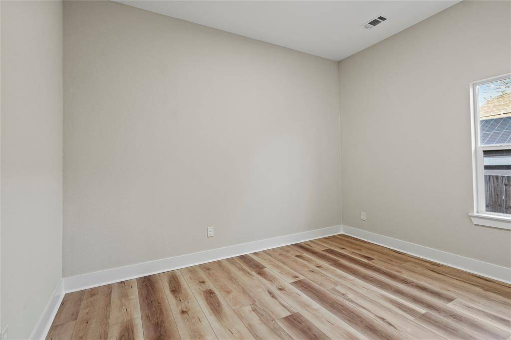 Dallas, TX 75216,1531 E Waco Avenue