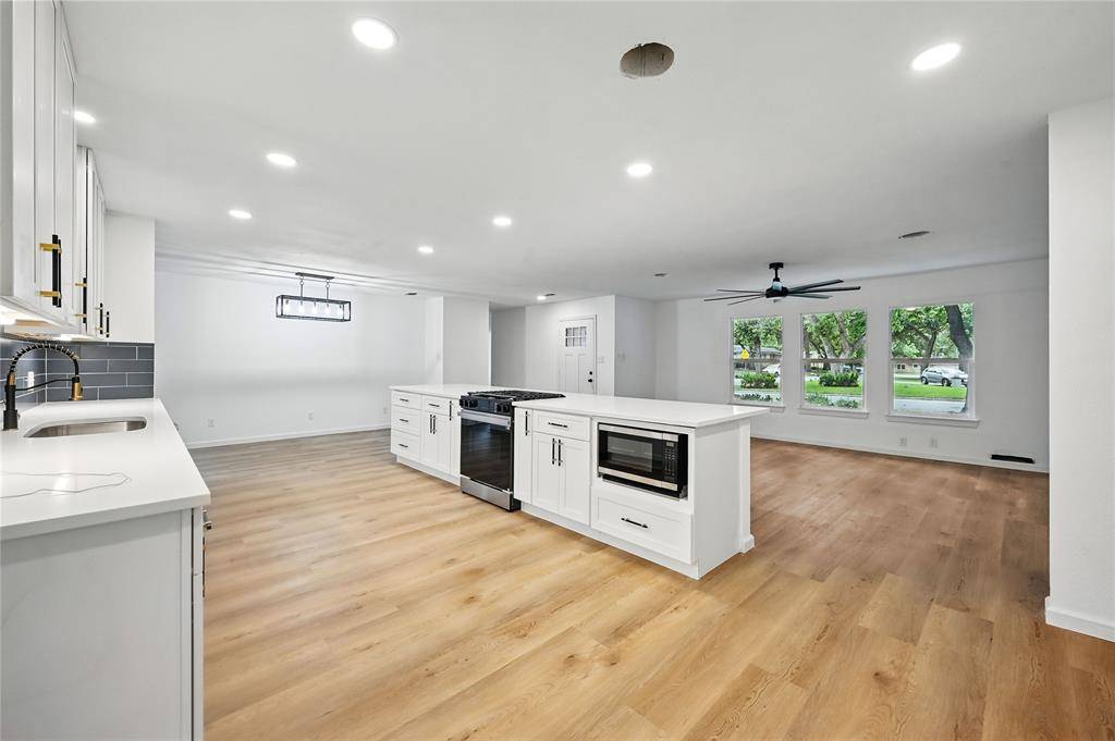 Hurst, TX 76053,512 Shadowbrook Lane