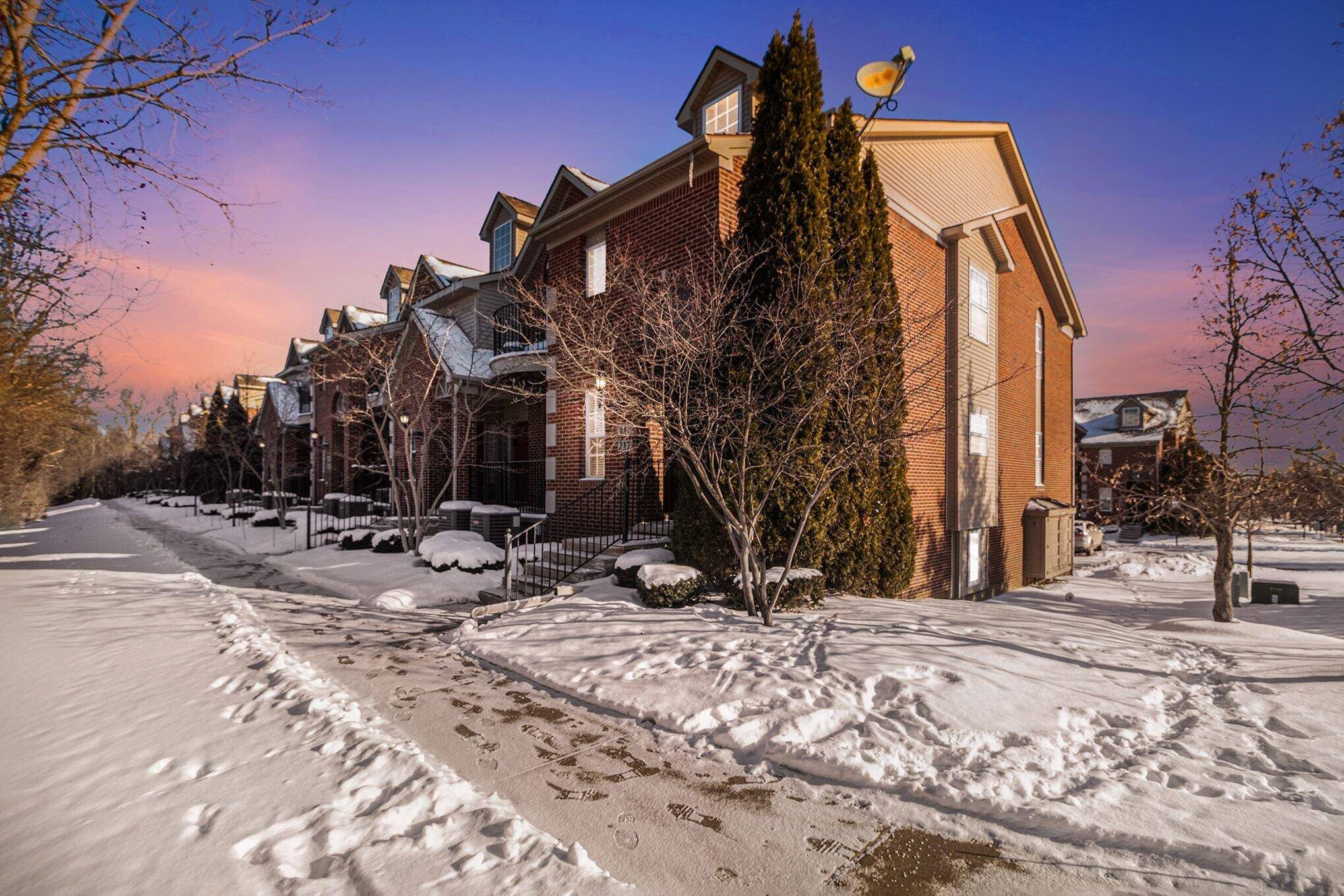 Ann Arbor, MI 48103,217 W Oakbrook DR