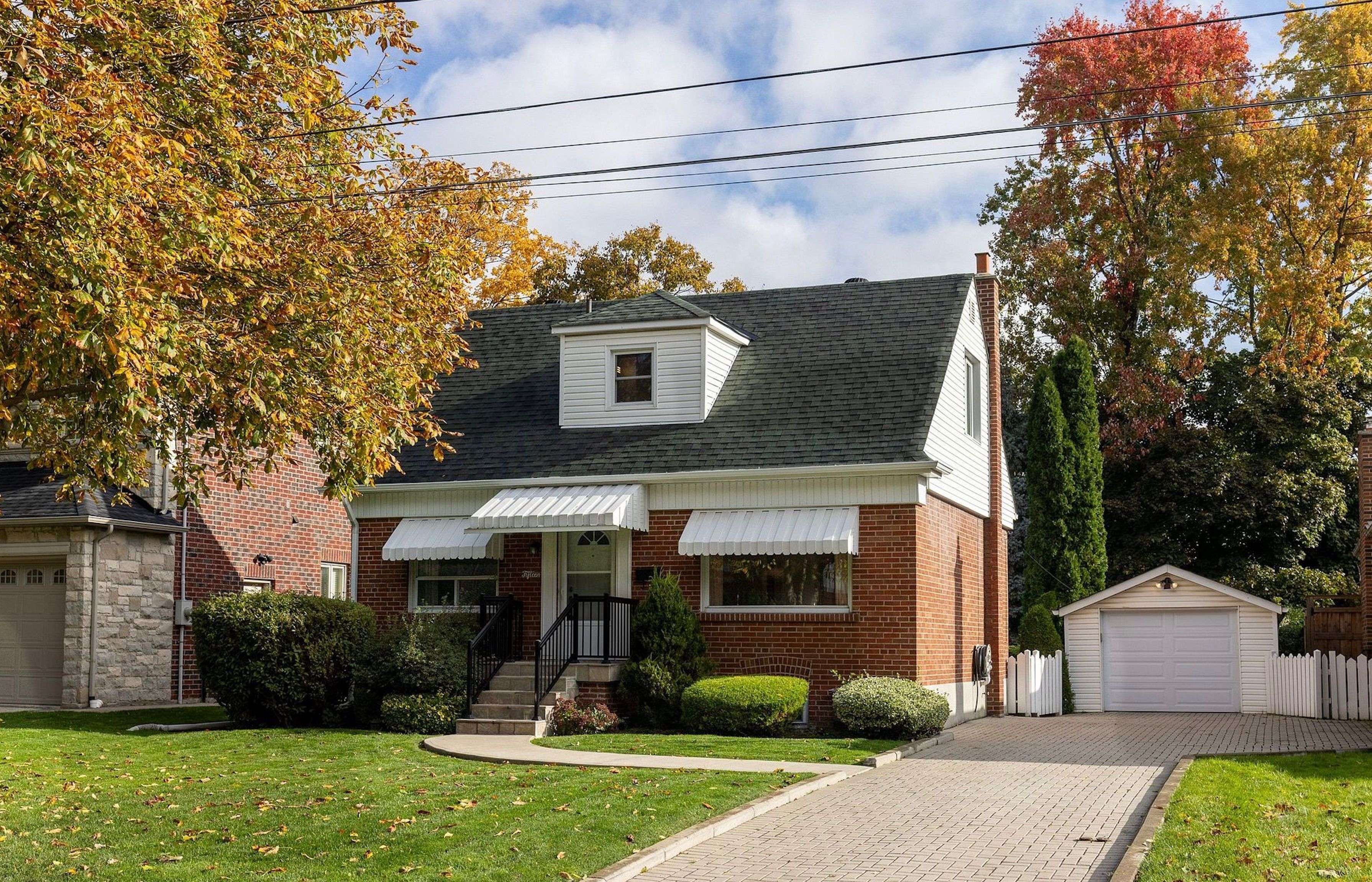 Toronto W08, ON M9B 4N2,15 Burnelm DR