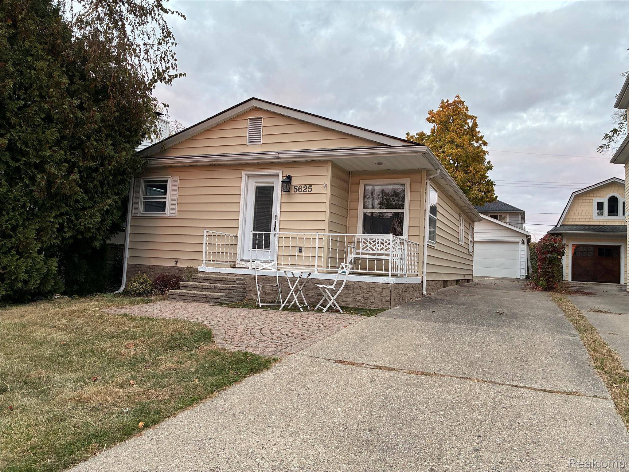 West Bloomfield, MI 48323,5625 Putnam DR