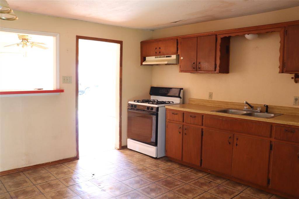 Cleburne, TX 76033,916 Poindexter Avenue