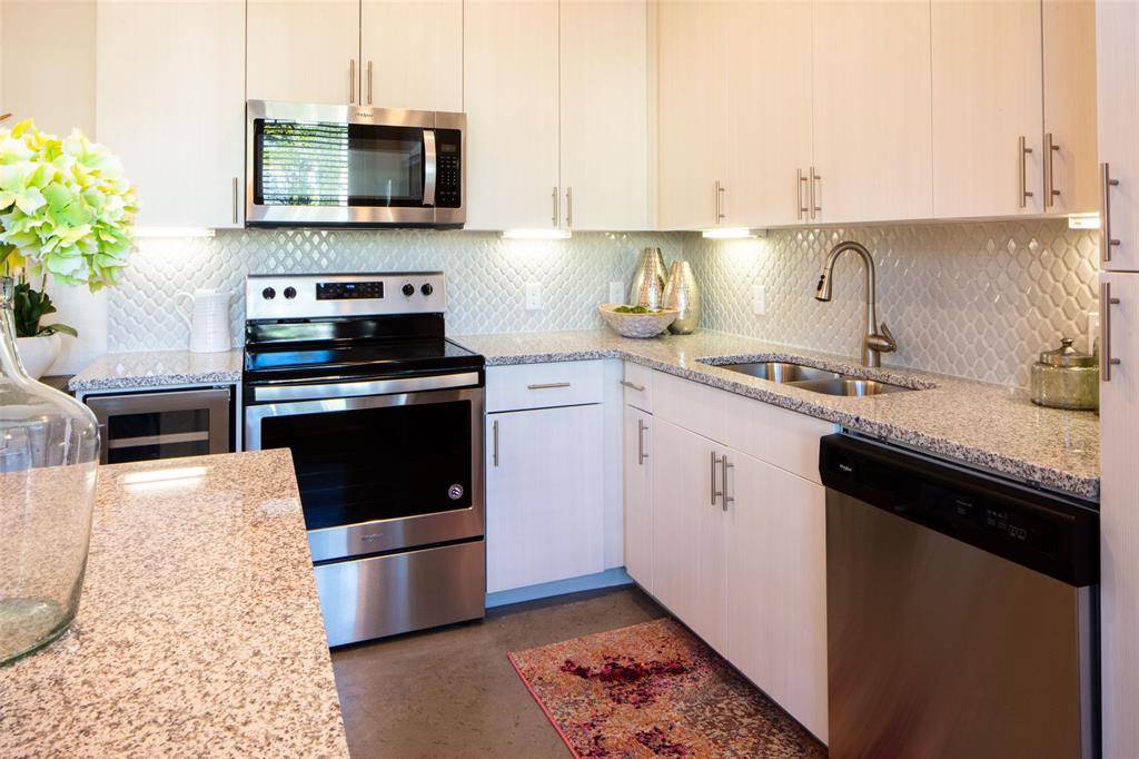 Dallas, TX 75214,6000 Gaston Avenue #105