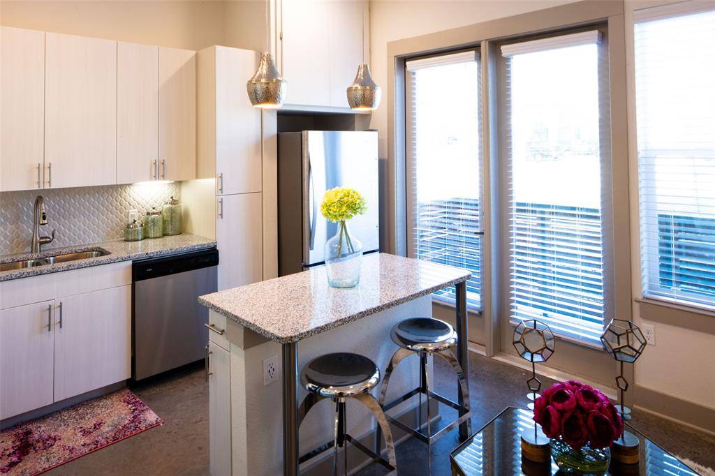 Dallas, TX 75214,6000 Gaston Avenue #105