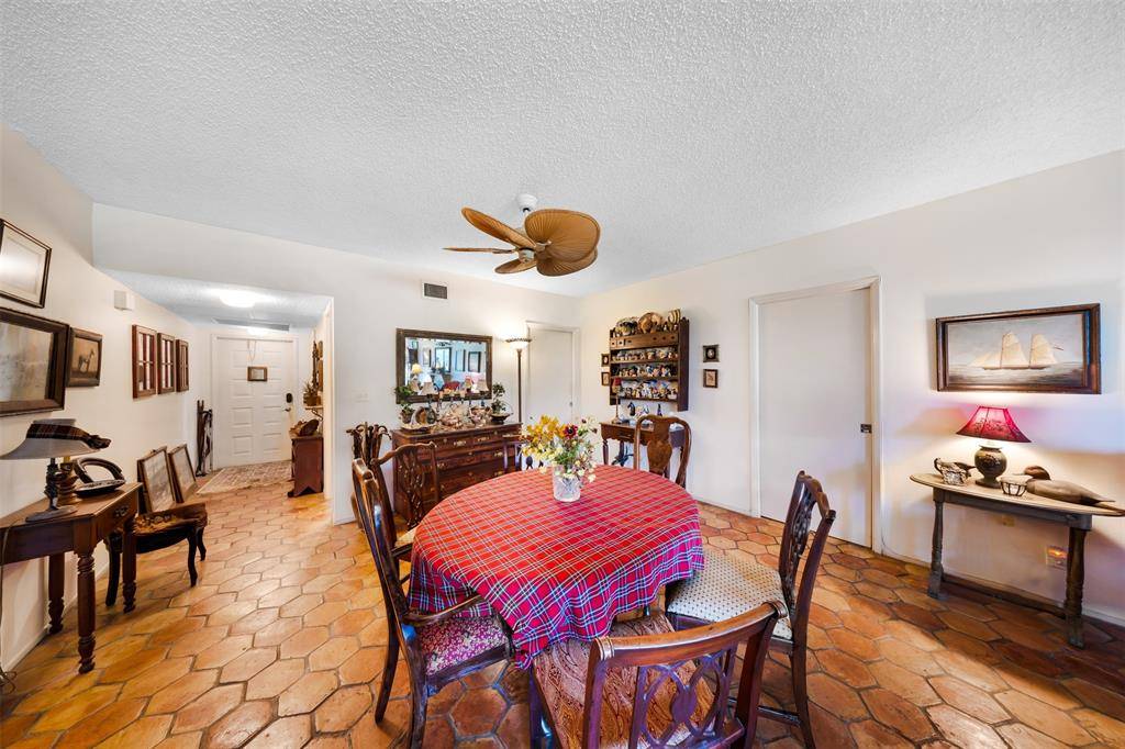 Pompano Beach, FL 33069,3930 Oaks Clubhouse Dr #105