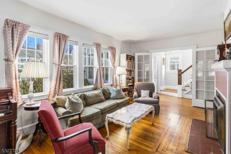 Morristown Town, NJ 07960,2 Longview Ter