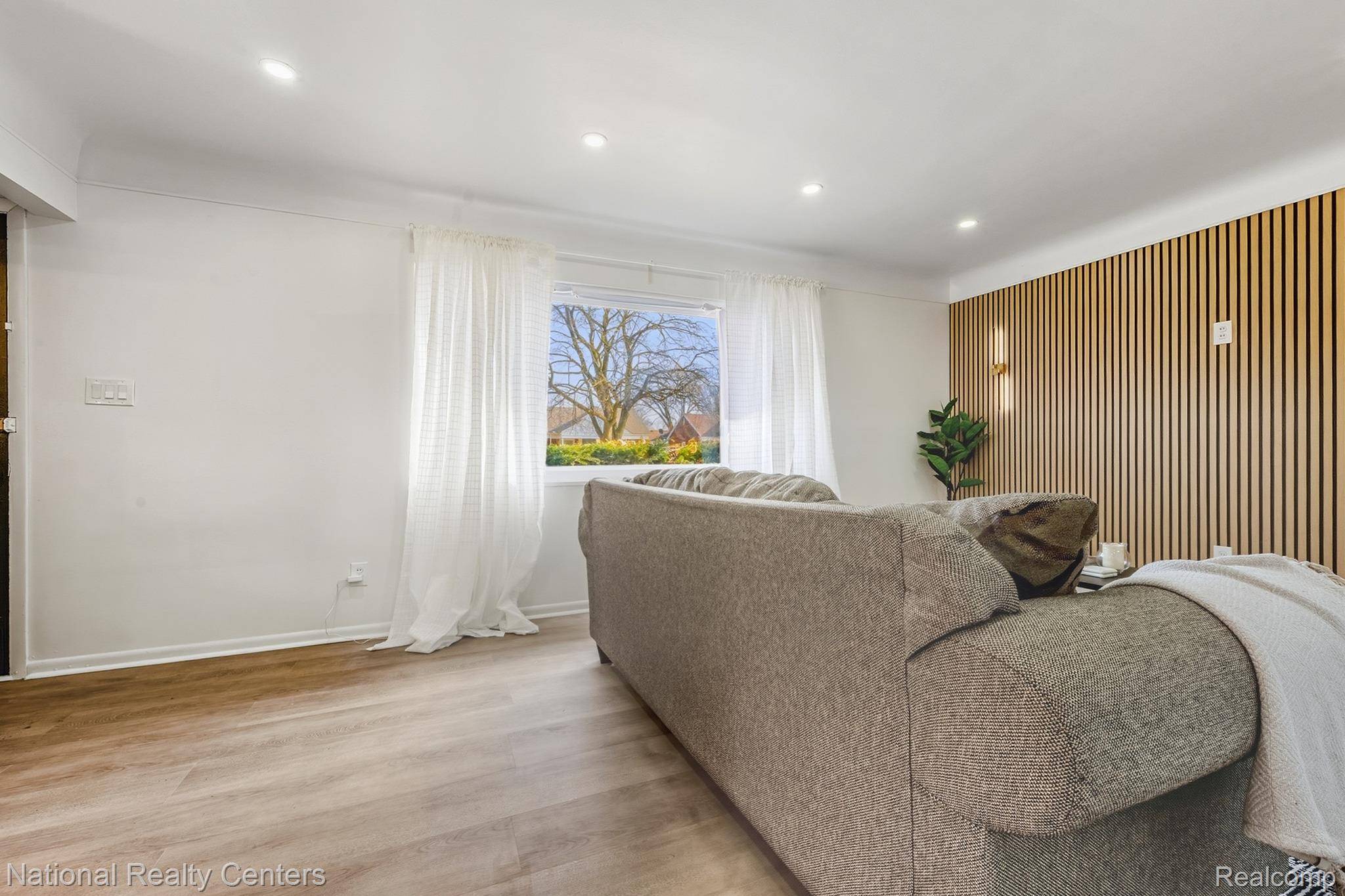 Detroit, MI 48223,12931 Hazelton ST