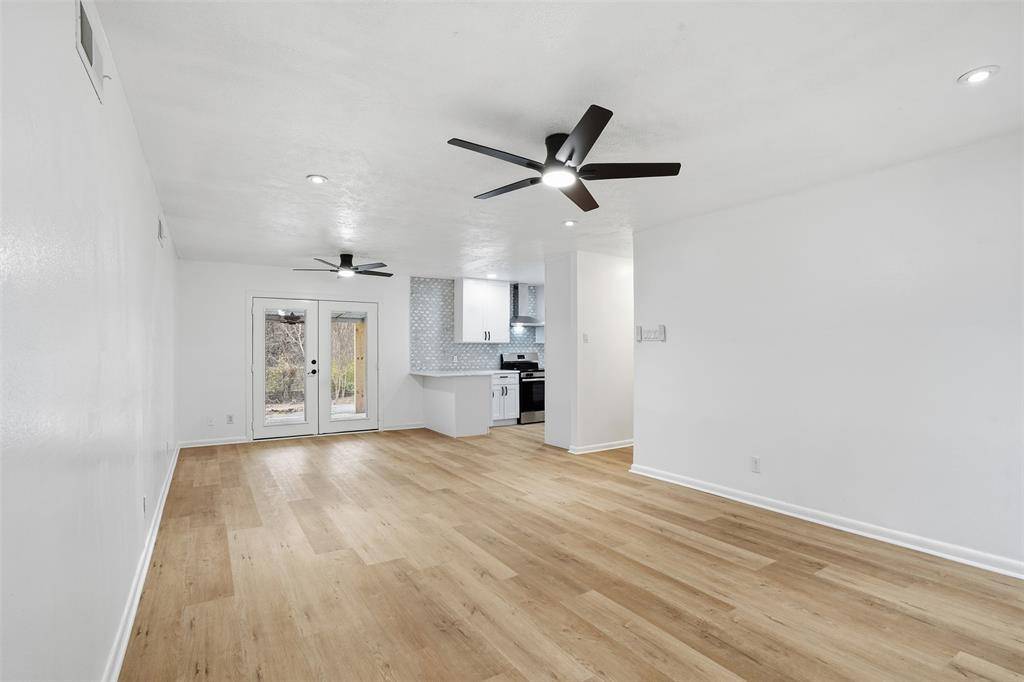 Garland, TX 75041,525 W Ridgewood Drive