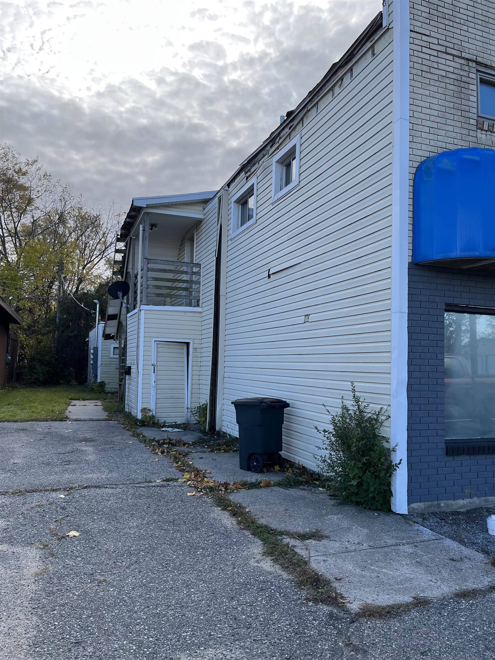 Alma, MI 48801,1242 E Superior ST