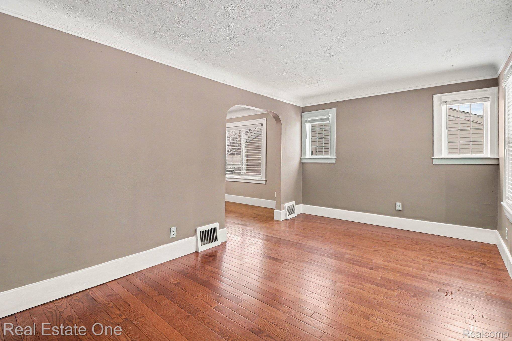 Detroit, MI 48221,19940 Prairie ST